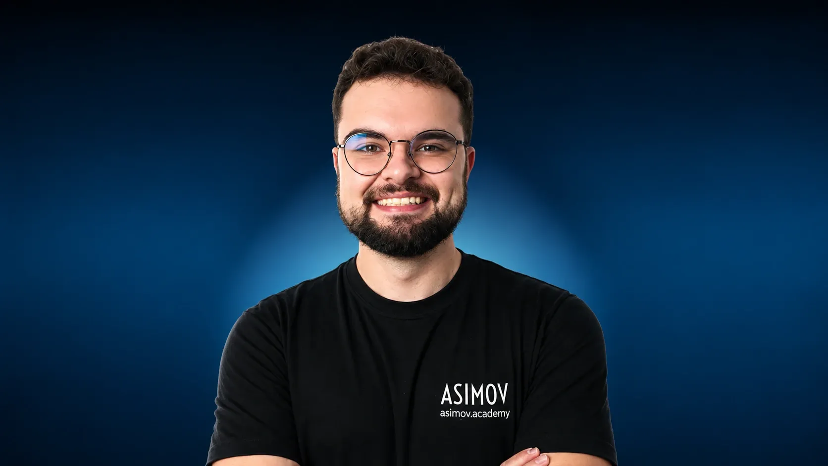 Otávio Cunha, instrutor de design com IA da Asimov Academy